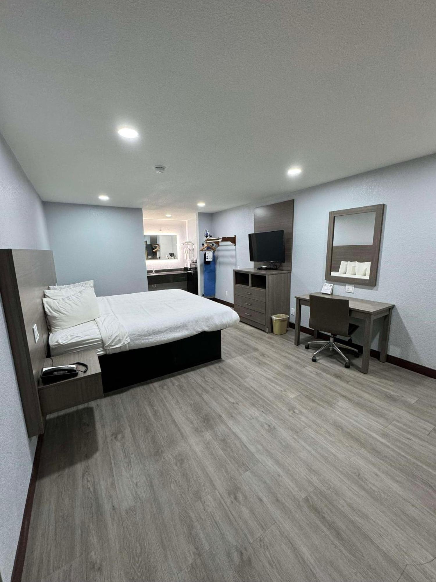 Surestay Hotel By Best Western צ'יילדרס מראה חיצוני תמונה