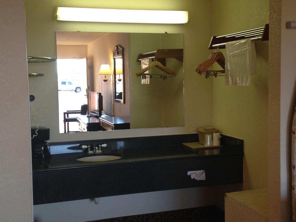 Surestay Hotel By Best Western צ'יילדרס מראה חיצוני תמונה